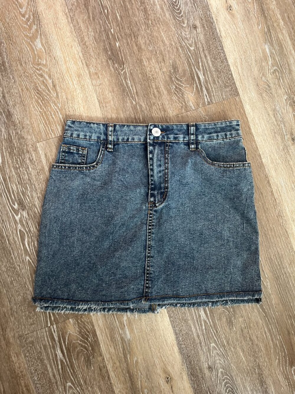 Lightweight Frayed Hem True Americana Blue Jean Mini Skirt
